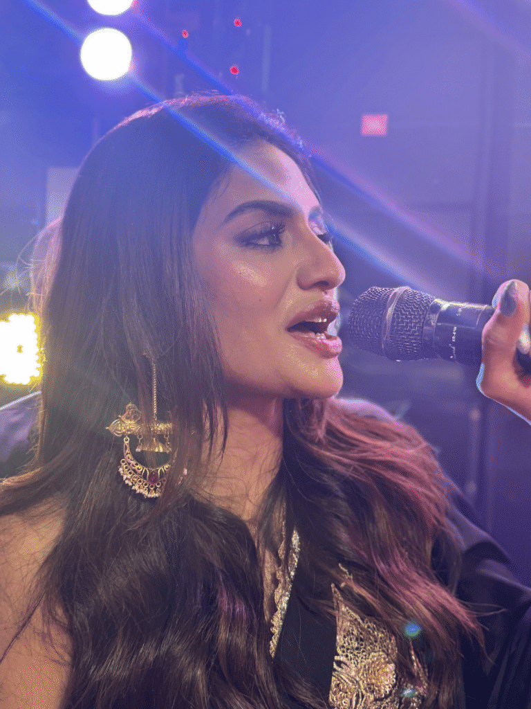 নুসরাত জাহান রক্তবীজ ২ সিনেমার গানে ফ্ল্যাশ মব নাচছেন