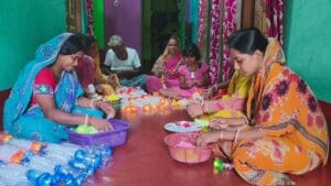 সবংয়ের ‘রাখির গ্রাম’: সম্পর্কের সাথে জুড়ে স্বাবলম্বিতার বন্ধন।