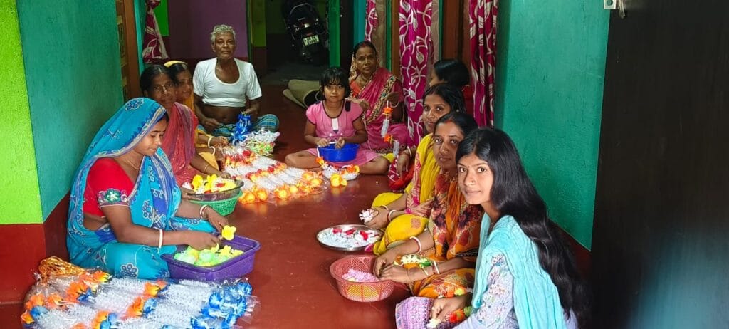 সবংয়ের ‘রাখির গ্রাম’: সম্পর্কের সাথে জুড়ে স্বাবলম্বিতার বন্ধন।