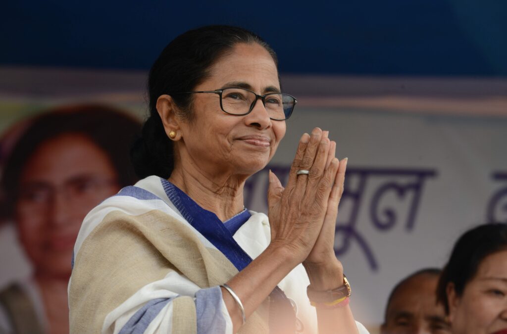 বাংলা ভাষার সম্মান রক্ষায় ঝাড়গ্রামে মমতা, বিশ্ব জনজাতি দিবস ঘিরে অরণ্য শহরে সাংস্কৃতিক মহোৎসব