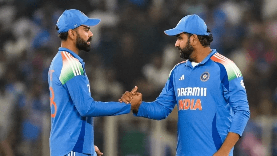 ভারতীয় ক্রিকেট দলের খেলোয়াড়রা ওডিআই ম্যাচে মাঠে নেমেছেন