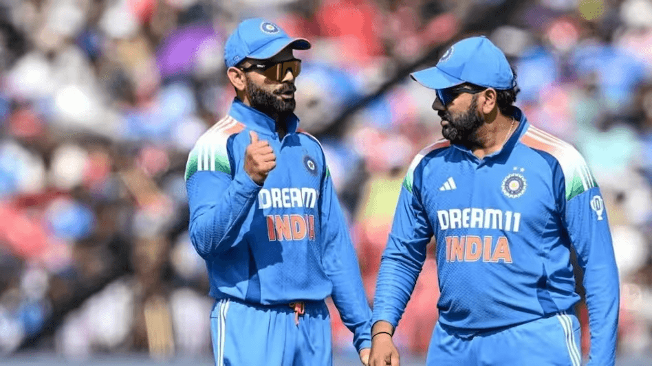 ভারতীয় ক্রিকেটার রোহিত শর্মা ও বিরাট কোহলির মাঠে আলাপ
