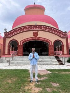 ভিভেক রঞ্জন অগ্নিহোত্রীর ‘দ্য বেঙ্গল ফাইলস’ মুক্তির আগে চিত্তরঞ্জন পার্কে কালী মন্দিরে প্রার্থনা