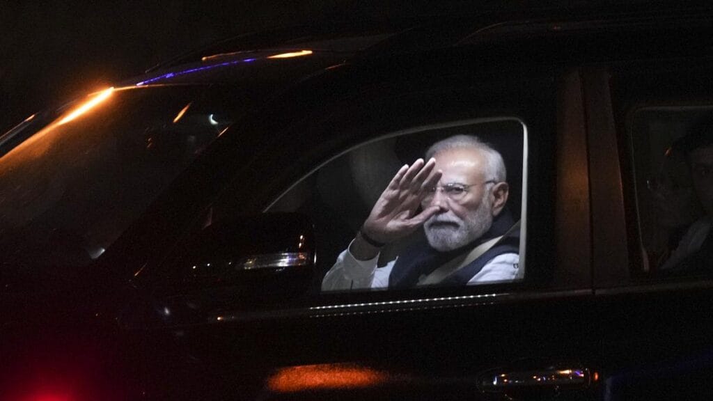প্রধানমন্ত্রী নরেন্দ্র মোদি কলকাতায় কম্বাইন্ড কমান্ডার্স কনফারেন্সে যোগ দিতে পৌঁছেছেন