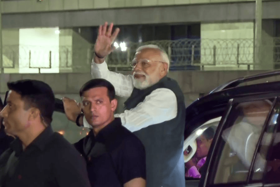 প্রধানমন্ত্রী নরেন্দ্র মোদি কলকাতায় কম্বাইন্ড কমান্ডার্স কনফারেন্সে যোগ দিতে পৌঁছেছেন