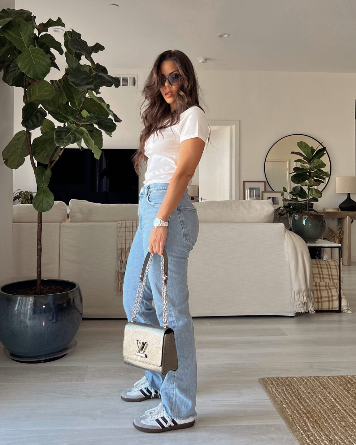 https://purfectsunday.com/wp-content/uploads/2021/04/How-To-Style-Straight-Leg-Jeans-1150x1438.jpg