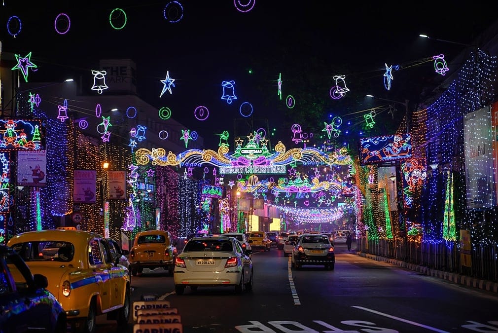 https://media.assettype.com/outlooktraveller/2023-12/ca5e2461-f55e-41d1-a8d3-881446d501ce/Kolkata_christmas4.jpg?auto=format%2Ccompress&enlarge=true&fit=max&h=675&w=1200