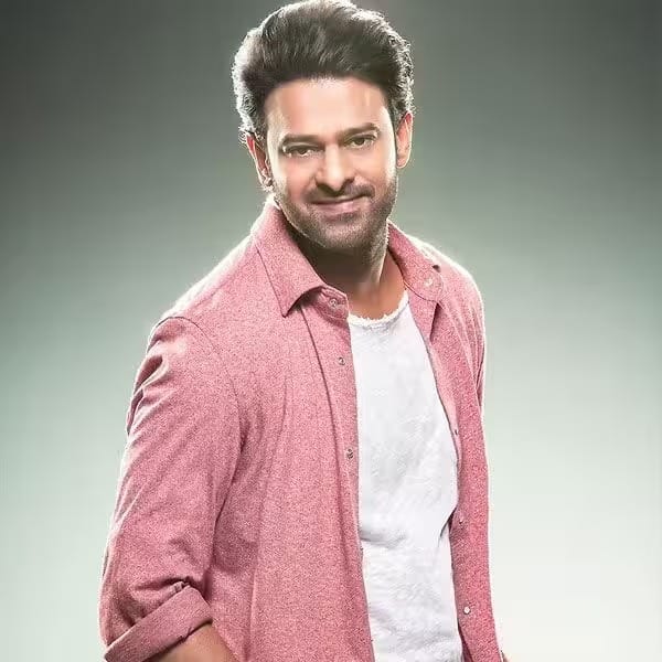 ২০২৬-এ একের পর এক ব্লকবাস্টার নিয়ে ঝড় তুলতে চলেছেন প্রভাস! শুরু ‘দ্য রাজাসাব’ দিয়ে