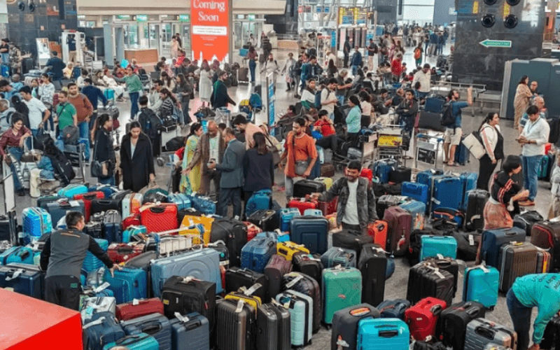 আজও ভেঙে পড়ল ইন্ডিগোর পরিষেবা! প্রায় ৩০০টি ফ্লাইট বাতিল, চরম ভোগান্তিতে হাজারো যাত্রী