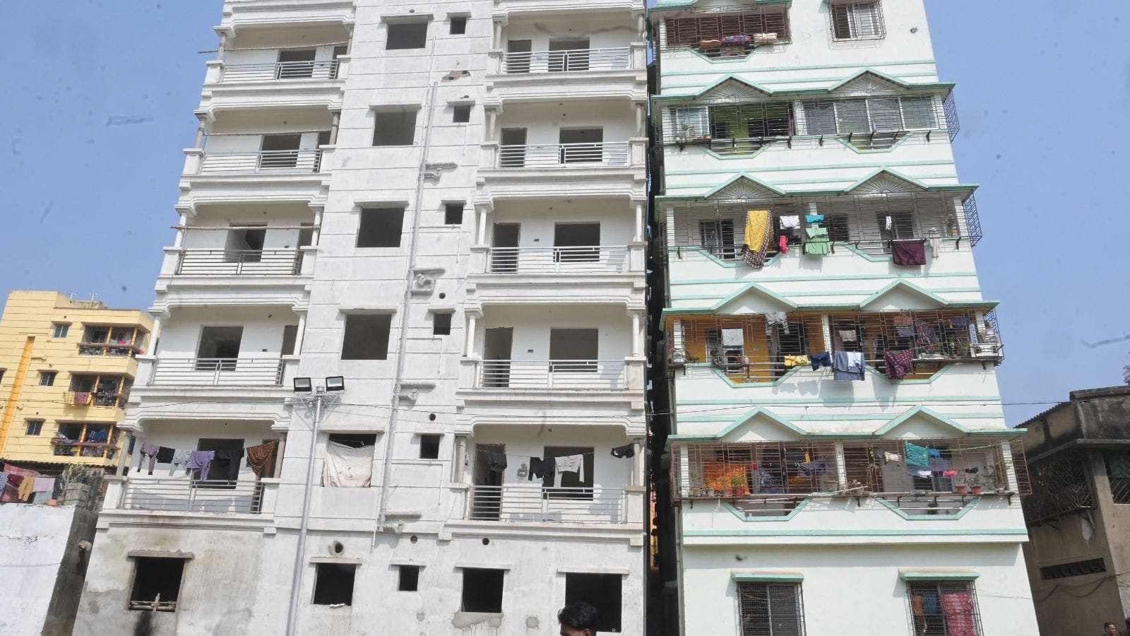 https://images.indianexpress.com/2025/01/Kolkata-tilting-buildings.jpg