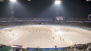 ইডেন গার্ডেন্সের পিচ বৃষ্টির কারণে ত্রিপল দিয়ে ঢাকা রয়েছে।